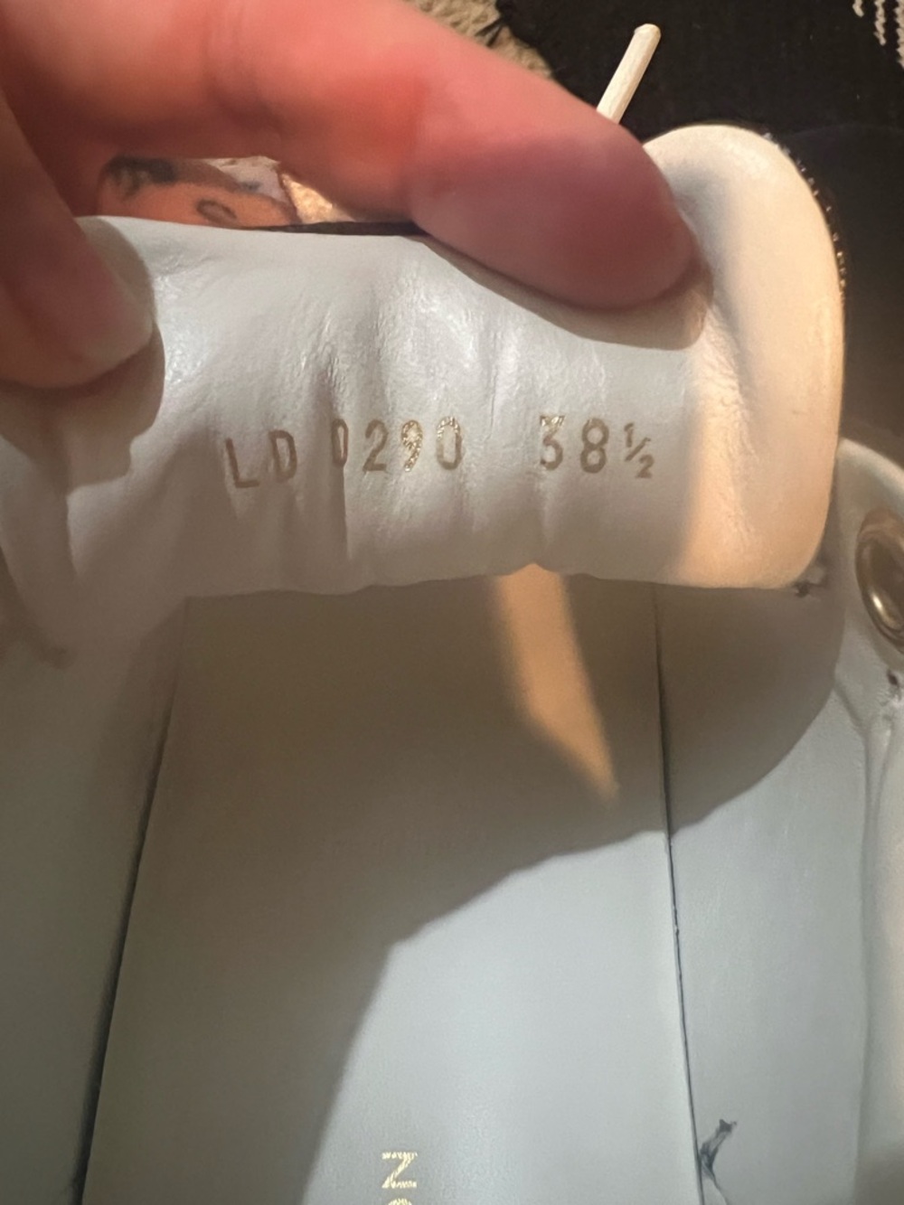 Louis Vuitton Brown Monogram womens Low-Top Sneakers with White Laces. - Picture 6 of 8